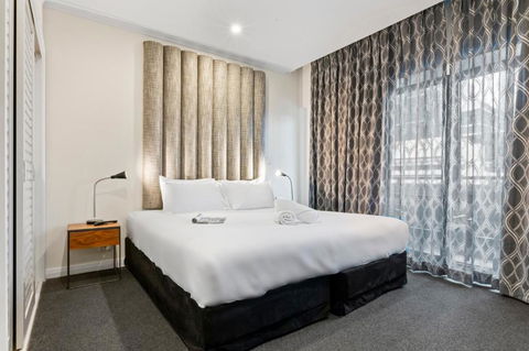 Modern Nomads Fine City-bound Living With King Bed & Balcony - Darwin Holiday 0