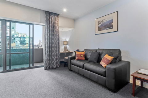 Modern Nomads Fine City-bound Living With King Bed & Balcony - Darwin Holiday 1