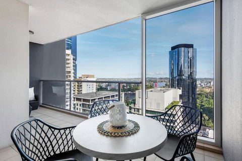 Modern On Mary - 1Bed 1Bath Study 1Car Views - CBD - Darwin Holiday 2