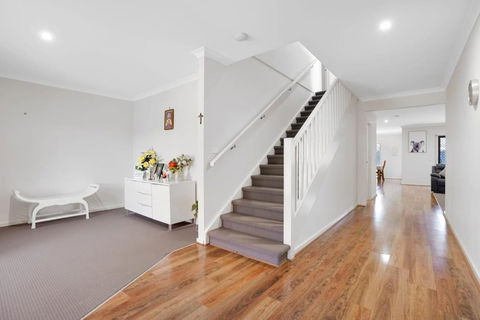 Modern Pakenham Family Home Near Lakeside - Darwin Holiday 3