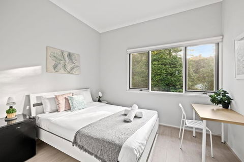 Modern Private Double Room - Centrally Located - Shared Bathroom - Darwin Holiday 0