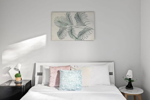 Modern Private Double Room - Centrally Located - Shared Bathroom - Darwin Holiday 2