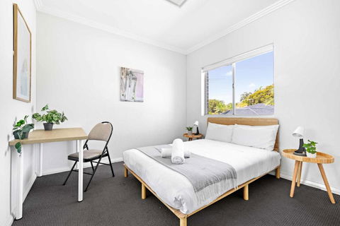 Modern Queen Room - Private Spot At Revesby - Shared Bathroom - Darwin Holiday 0