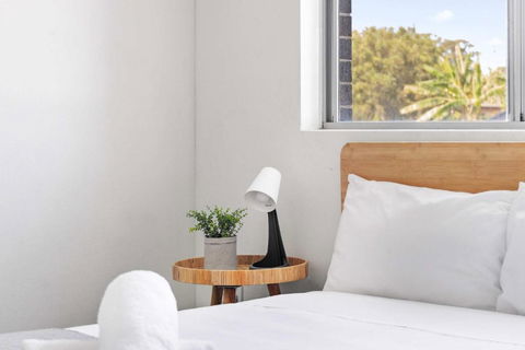 Modern Queen Room - Private Spot At Revesby - Shared Bathroom - Darwin Holiday 1