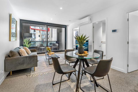 Modern Southbank 2-Bed Apartment With Gym & Pool - Darwin Holiday 0
