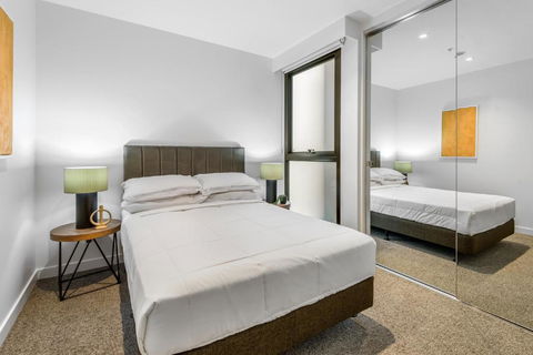Modern Southbank 2-Bed Apartment With Gym & Pool - Darwin Holiday 2