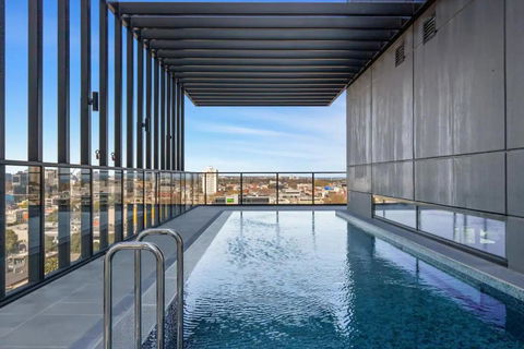 Modern Southbank 2-Bed Apartment With Gym & Pool - Darwin Holiday 3