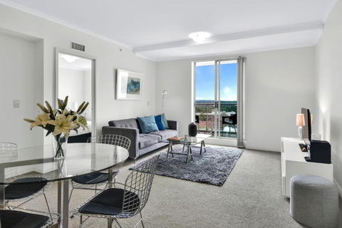 Modern Spacious Chatswood Apartment H1016 - Darwin Holiday 0