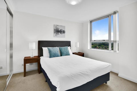 Modern Spacious Chatswood Apartment H1016 - Darwin Holiday 1