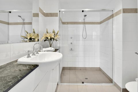 Modern Spacious Chatswood Apartment H1016 - Darwin Holiday 2