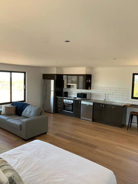 Modern Studio With Fabulous Views - Darwin Holiday 0