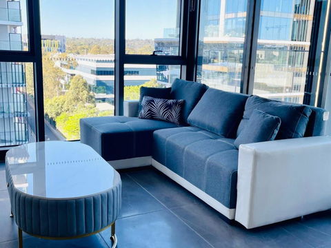 Modern Stylish 3 Bedroom Condo - Parking, Gym, Pool - Darwin Holiday 1