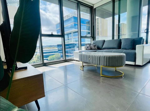 Modern Stylish 3 Bedroom Condo - Parking, Gym, Pool - Darwin Holiday 2