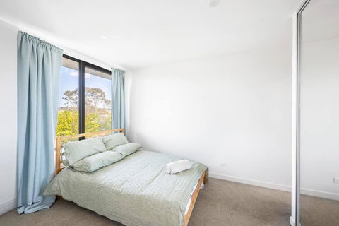 Modern Three Bedroom Apartment In Turner Canberra - Darwin Holiday 3