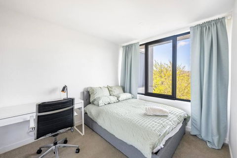 Modern Three Bedroom Apartment In Turner Canberra - Darwin Holiday 2