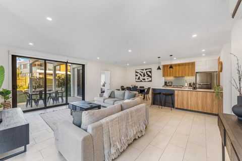 Modern Torquay Living - Darwin Holiday 0
