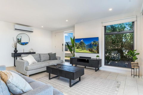 Modern Torquay Living - Darwin Holiday 3