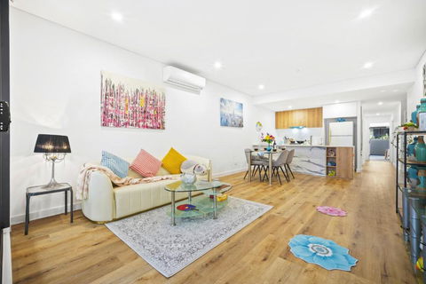Modern Toy Style APT At Heart Kogarah - Darwin Holiday 2