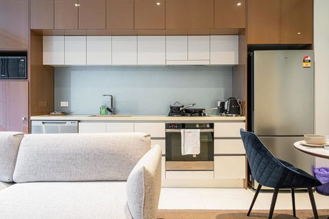 Modern Urban Retreat 1BR Apt Near Chatswood - Darwin Holiday 3
