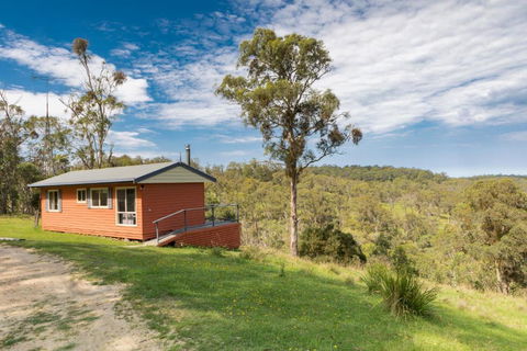 Moffat Falls Cottage Overlooking Waterfalls And Mountains - Darwin Holiday 0