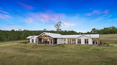 Molly Morgan Vineyard Lovedale Breakaway Villas - Darwin Holiday 2