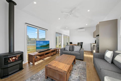 Molly Morgan Vineyard Lovedale Breakaway Villas - Darwin Holiday 3