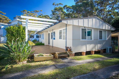 Mollymook Beach Cottage - Darwin Holiday 0