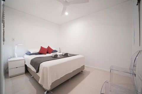 Moments To Bondi Sand - Sleek And Modern - Darwin Holiday 2