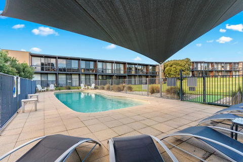 Moonah Links Apartments - Fairway Views, Golf, Hot Springs - Darwin Holiday 2