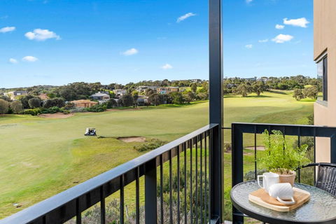 Moonah Links Apartments - Fairway Views, Golf, Hot Springs - Darwin Holiday 0