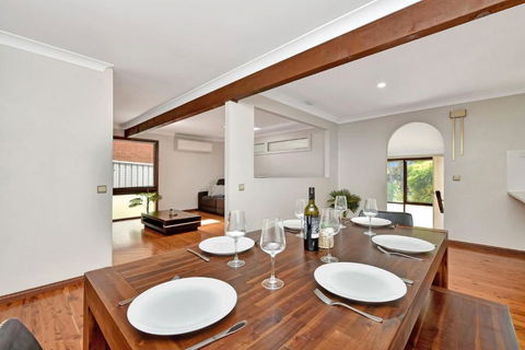 NEW PropertyBreezy Bayside Haven At Brightwaters - Darwin Holiday 1
