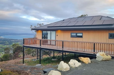 Mount Rumney Escapes Seaview House 1 - Possum House - Darwin Holiday 0