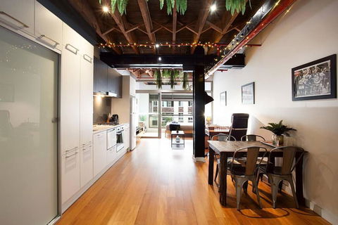 New York Warehouse By Sydney Dreams - Darwin Holiday 0