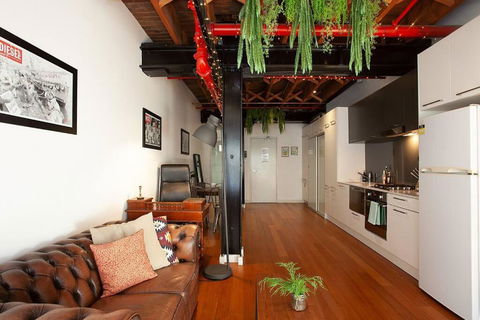 New York Warehouse By Sydney Dreams - Darwin Holiday 1