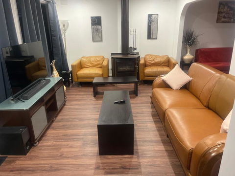Newly Renovated House Near Melbourne Airport - Darwin Holiday 3