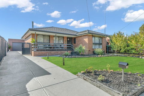 Newly Renovated House Near Melbourne Airport - Darwin Holiday 0
