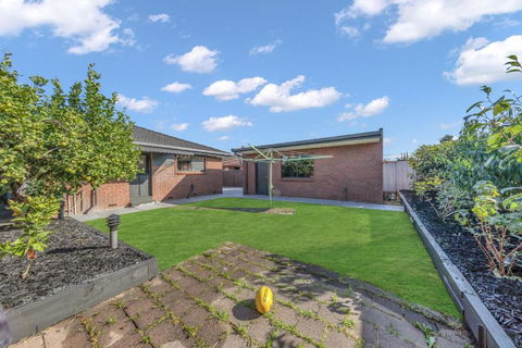 Newly Renovated House Near Melbourne Airport - Darwin Holiday 1