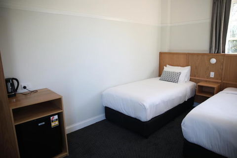 Mortdale Hotel - Darwin Holiday 2