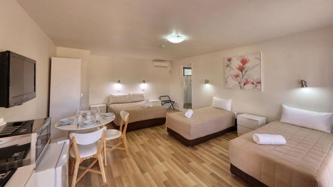 Motel Meneres - Darwin Holiday 2