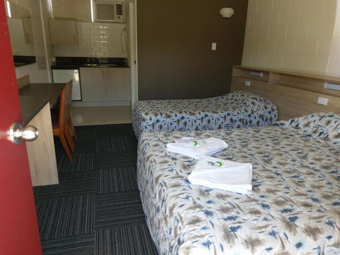 Motel Monaco - Darwin Holiday 2