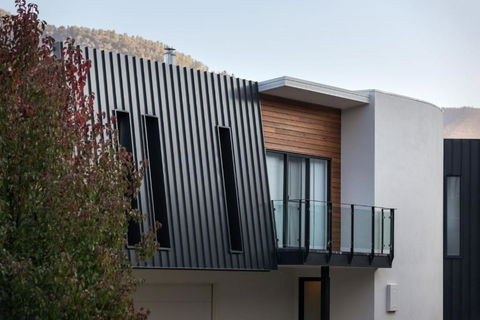 Mountain Mist Retreat - 6 Bedrooms - Darwin Holiday 3