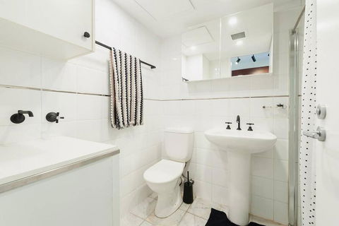 MP303 - Studio Apartment, Military Road, Cremorne - Darwin Holiday 3