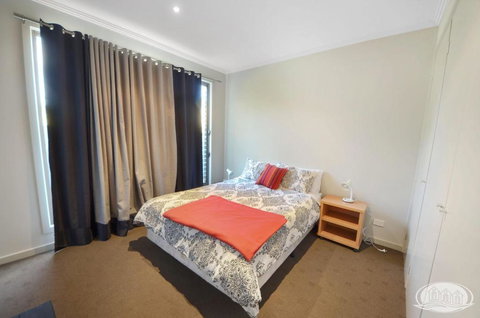 Mr & Mrs Smith - Darwin Holiday 3