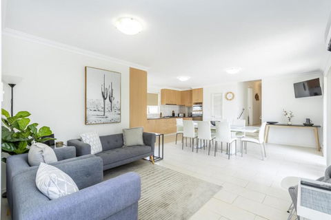 Mt Hawthorn Family Home - EXECUTIVE ESCAPES - Darwin Holiday 1