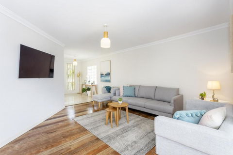Mt Hawthorn Family Home - EXECUTIVE ESCAPES - Darwin Holiday 2