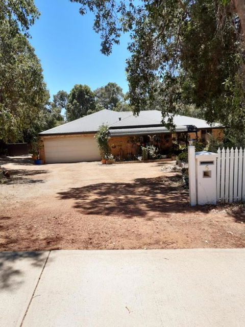 Mundaring Bed And Breakfast - Darwin Holiday 0