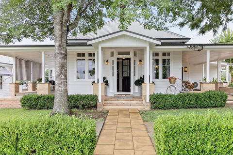 Narraweema Guesthouse - Historic Luxury BnB Retreat - Darwin Holiday 1