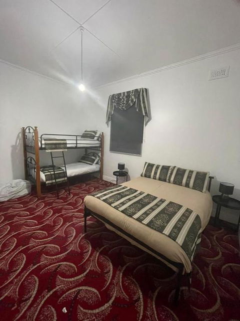 National Smokehouse Hotel Coleraine - Darwin Holiday 1