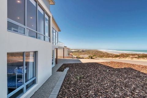 Nauticus - 82 Surfers Parade Middleton - BYO Linen - Darwin Holiday 3