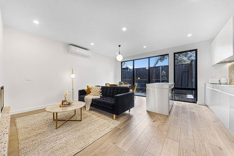 Ned-2B2B-Effortless Bayside Living-Brighton East - Darwin Holiday 0